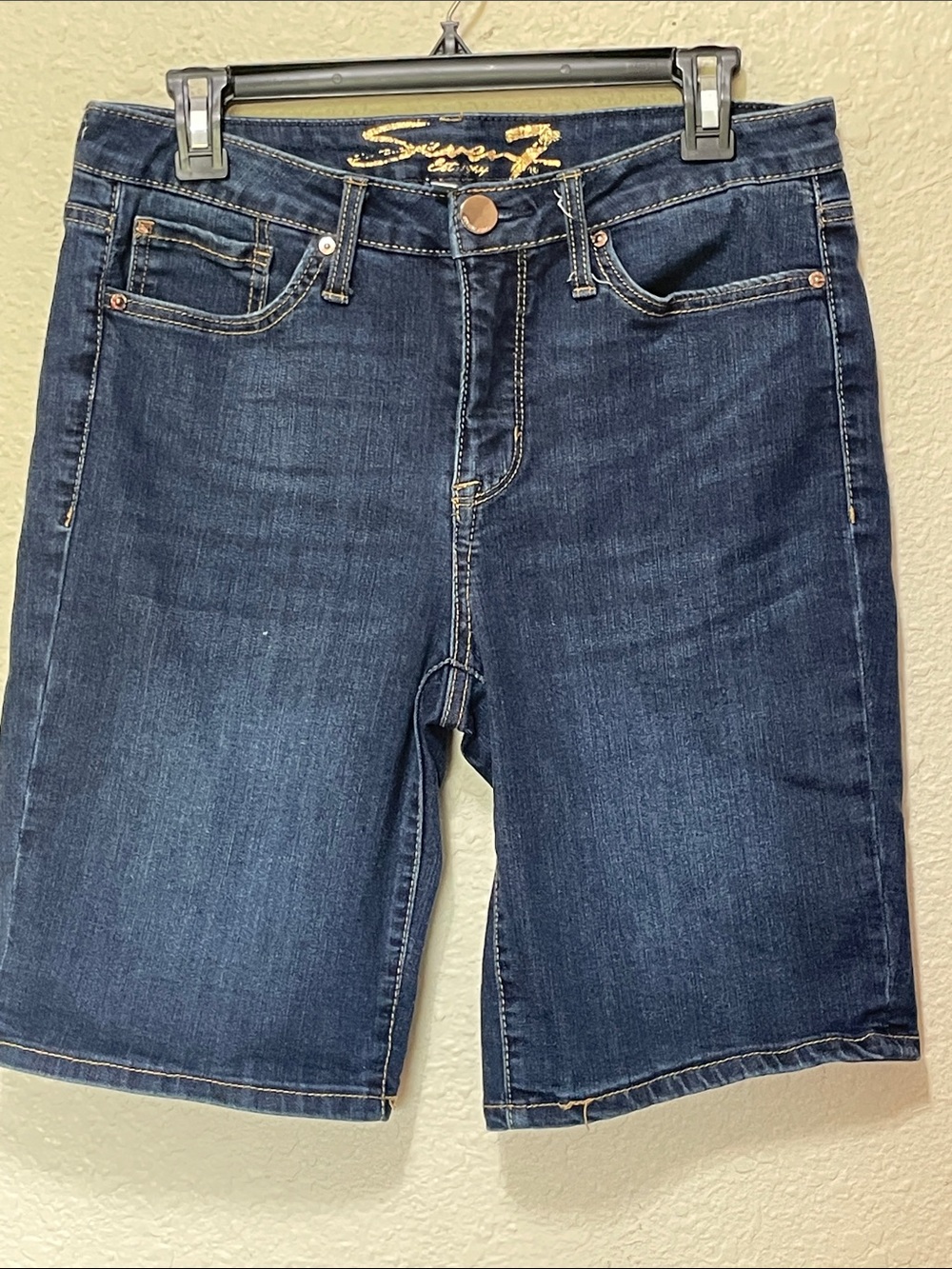 Seven7 Women's Sunset Bermuda Jean Shorts. Good Condition. Size 10.